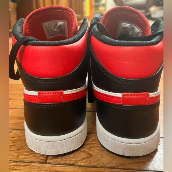 Nike Air Jordan 1 Mid Red/White/Black Size11
Mid Sneakers. - Picture 7 of 16